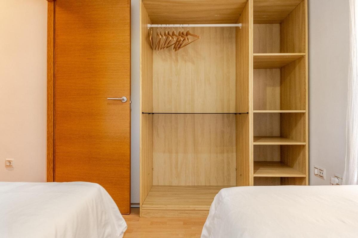 Explore From A Moderm Apartamento