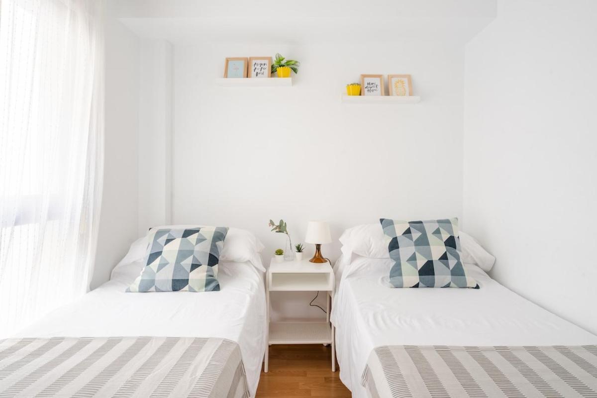 Explore From A Moderm Apartamento Málaga